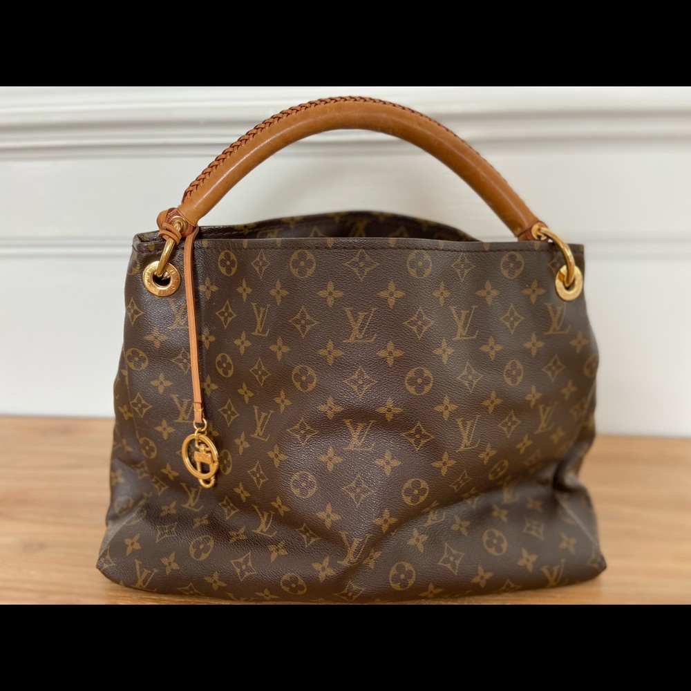 Louis Vuitton Authentic Artsy MM